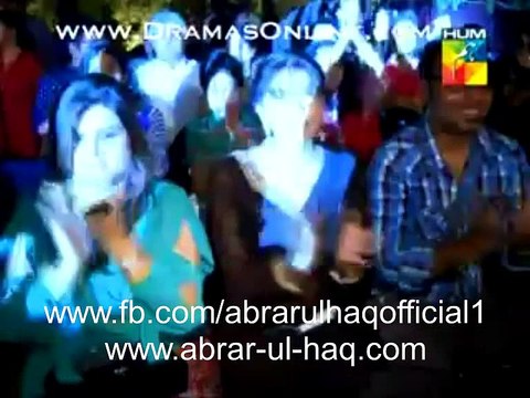 Mika Singh singing Abrar-Ul-Haq's songs billo & nach punjaban in his live concert