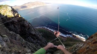 素晴しい人々！　綱渡り＆ジャンプ！　Base Jumping off Trapeze Line