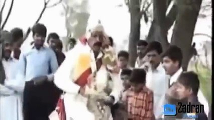 Fighting in Pakistani reall funny wedding Multan Pakistan funny video 2011