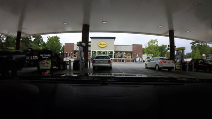 Quand tu laisses ta femme seule dans la voiture