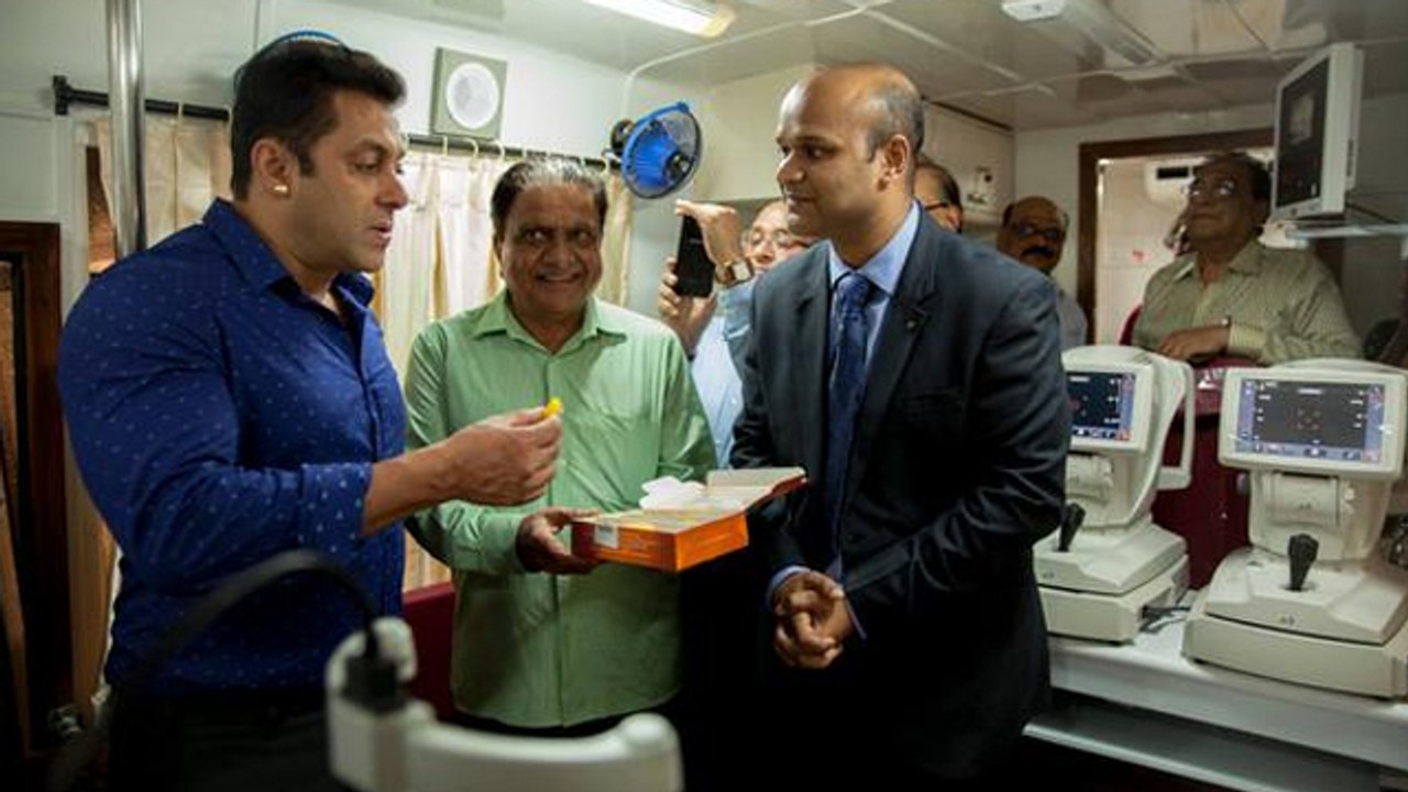 Salman Khan Inaugrates Mobile EYE CARE UNIT