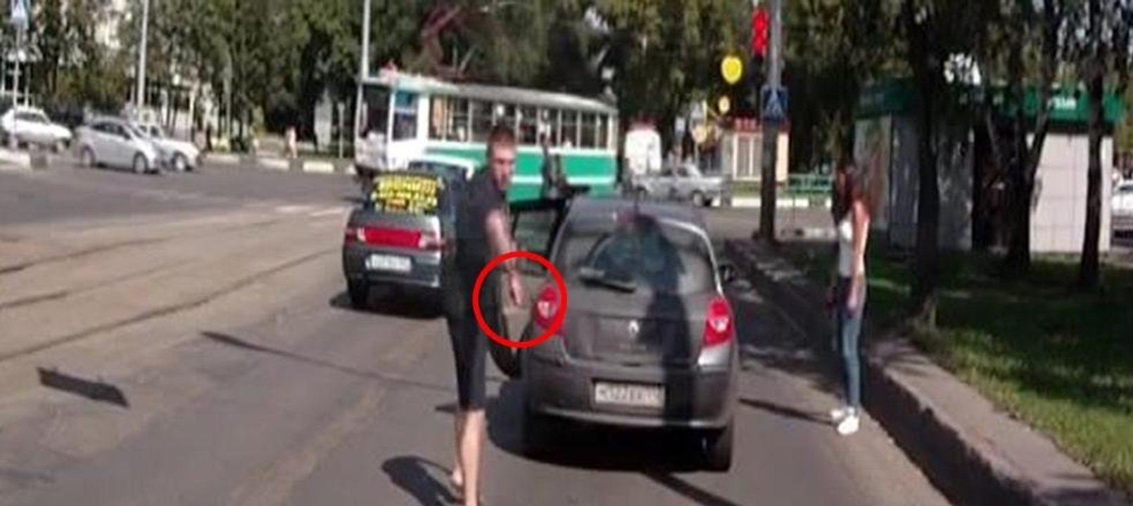 Önce balta, ardından silahla saldırdı