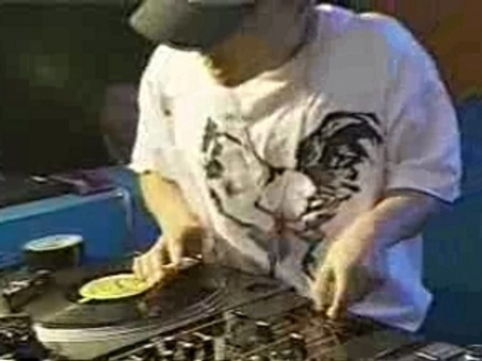 DJ Qbert Freestyle Scratch
