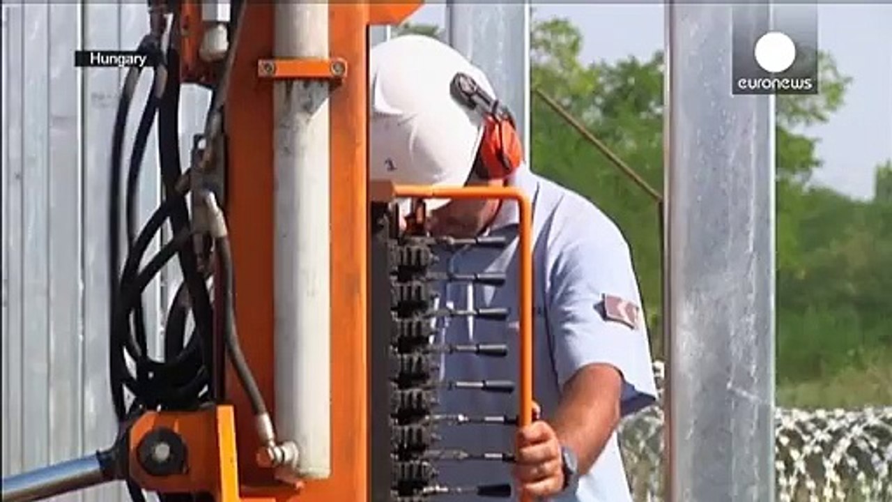 Fähre bringt erneut tausende Flüchtlinge von den griechischen Inseln