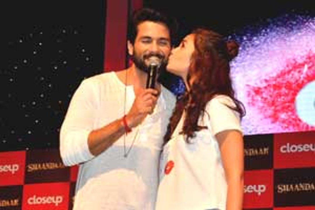Shahid & Alia make the Shaandaar first move!