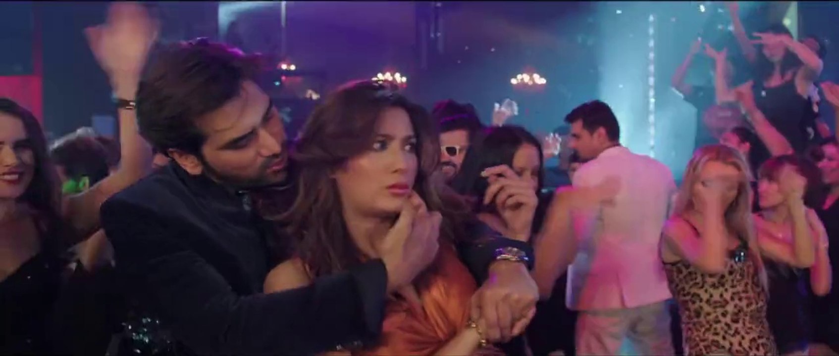 Khul Jaye Botal - Song from Jawan Phir Nahi Ani