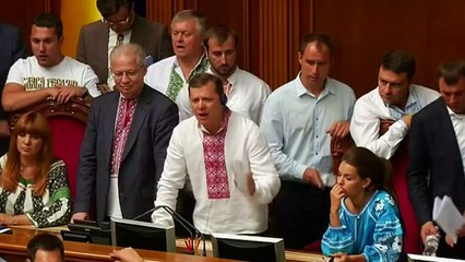 Policeman killed in clashes outside Ukrainian parliament