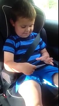 La réaction de ce petit garçon qui apprend qu'il va être grand frère n'a pas de prix !