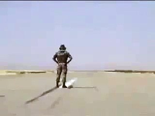 Avion a survolé sa tête! (vidéo drôle) [rzhaka étain méga fun]