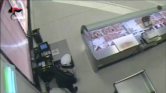 Modugno (Ba): rapinano market, ma fuori trovano i Carabinieri