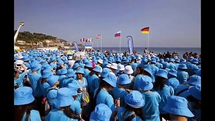 Chino millonario lleva de vacaciones a 6.400 empleados a Francia