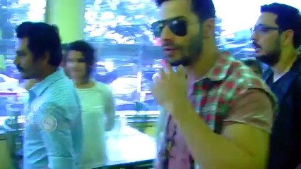 BUSTED: Varun Dhavan Beach Romance with Girlfriend Natasha Dalal