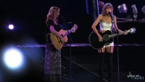 Taylor Swift invite Lisa Kudrow Phoebe de « Friends » pour chanter « Tu pues le chat »