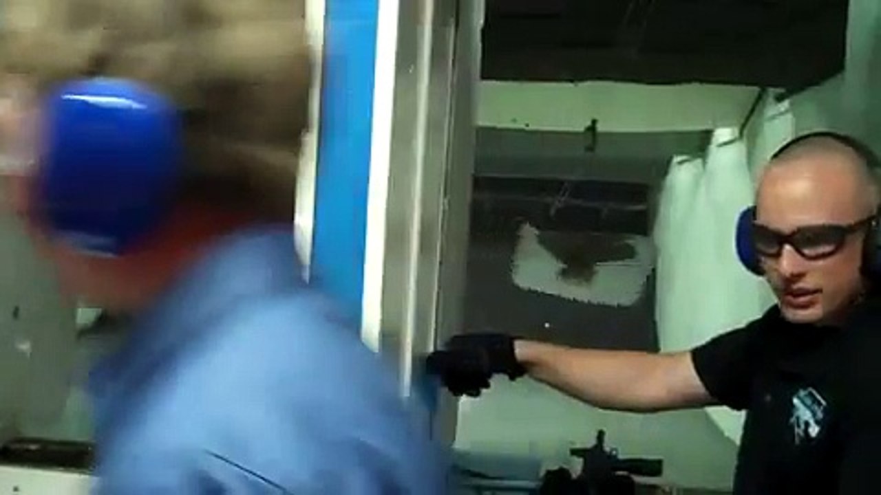 hot wife shooting m4 fullauto