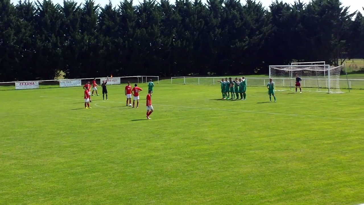 CdF, 2e tour, Terves. Belle combinaison sur coup franc entre Johan Declerc, Baptiste Poupin et Cédric Tortora