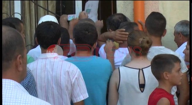 Aksioni kundër informalitetit, Fluks në zyrat e QKR-së, radhë të gjata në Fier e Elbasan