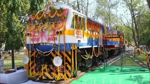 GZB WAP 4 & WDP4D GAURAV Swings up with 12237 Begampura Express