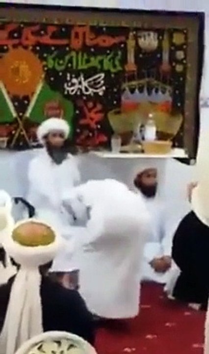 Ye kon sa Islam he Yousef kazab ka aqeeda tha k us me Nabi saw ki rooh halool ho jati he.. in logo ka aqeeda b kuch eisa