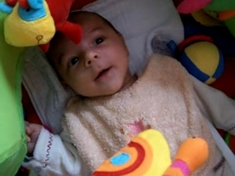 Camille 2eme mois - je parle dans mo