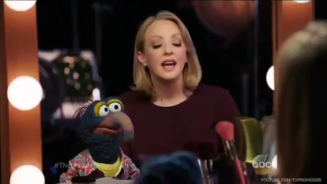 THE MUPPETS ABC   WENDI MCLENDON COVEY GIVES GONZO ACTING LEZZONS