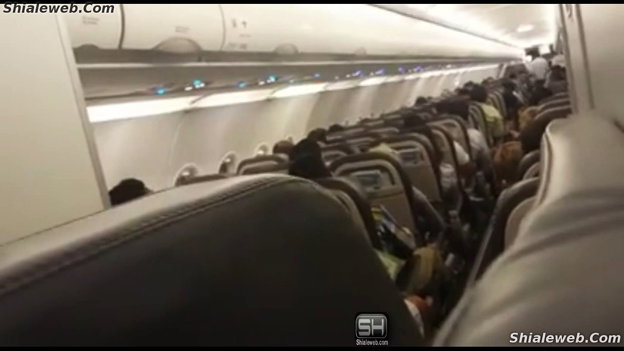 TREMENDA BROMA LE JUEGAN A UNA SOBRECARGO AZAFATA LA TRIPULACION DE UN AVION Y TODOS SE RIEN AGOSTO 2015