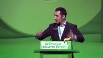 Auf dem grünen Parteitag: Cem Özdemir bringt die Präambel zum Europawahlprogramm ein.