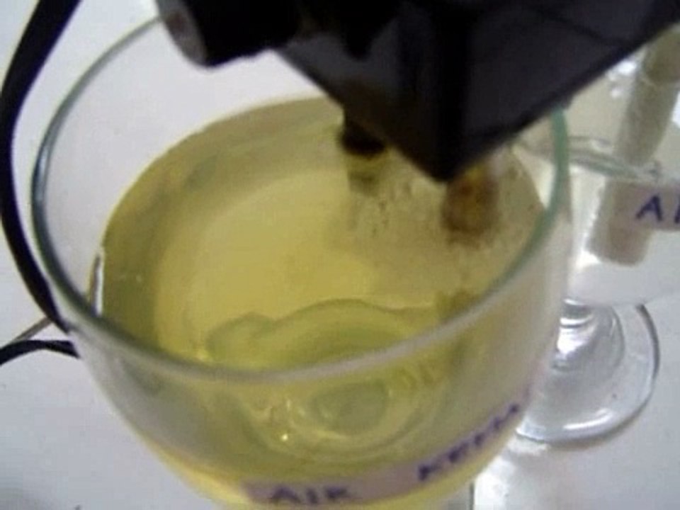 Uji elektrolisa air kemasan dan air RO