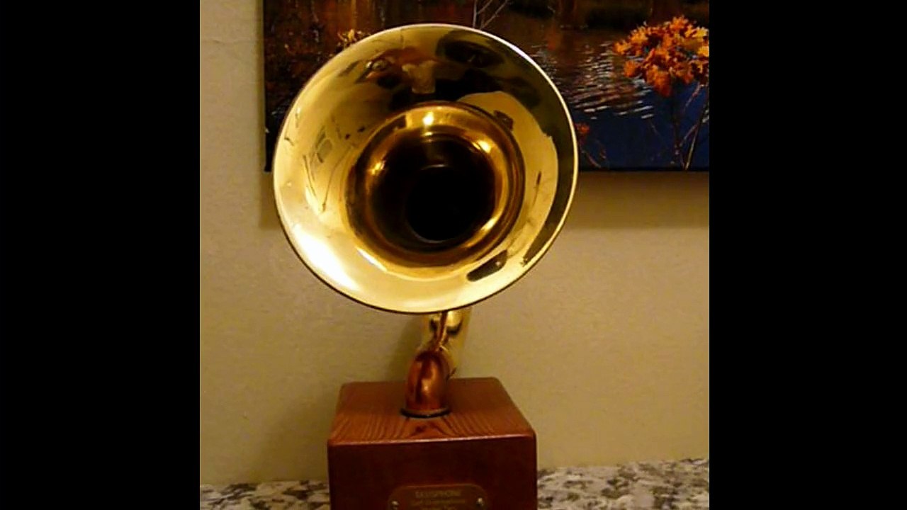 SEUSPHONE Tele-Tuba-- playing a tuba!