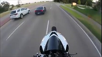 Un homme échappe aux flics en 5 seconde ! impressionnant !