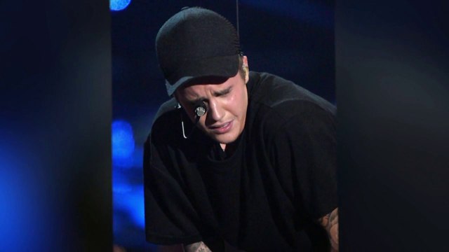 Miley Cyrus, Nicky Minaj Get Sexy And Fight At VMA Awards