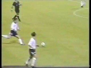-هيجيتا حارس المرمى المجنون وأغرب صدة كرة شهيرة مونديال 1990 ( صدة العقرب )--