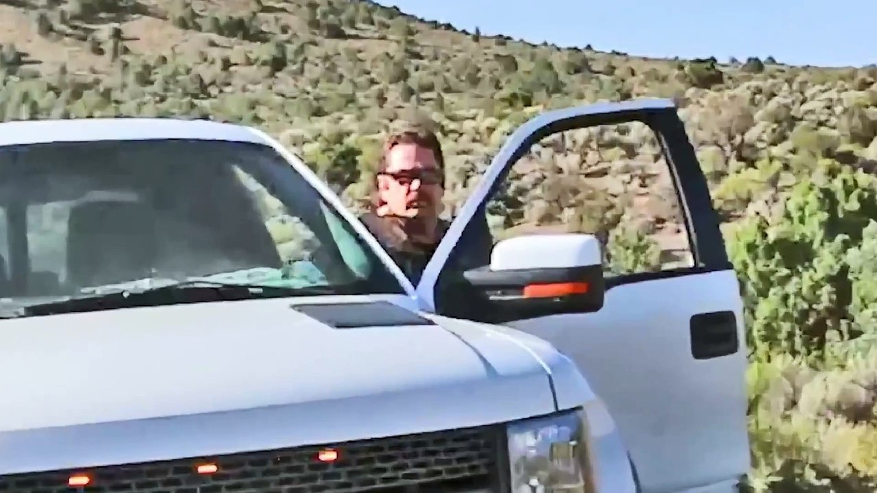 Security Camo Dudes near Area 51 threatening Guy with camera - Vidéo  Dailymotion