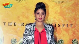 Sunidhi Chauhan Caught Without UNDERWEAR