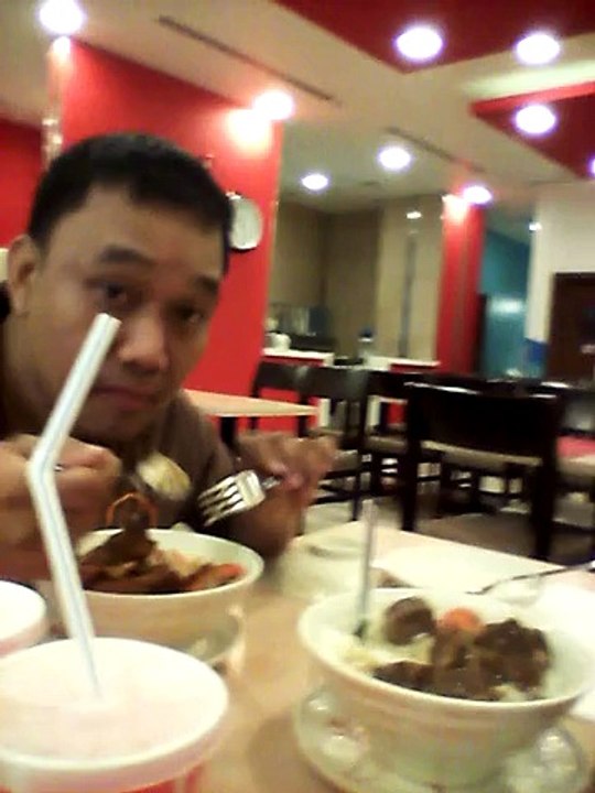 eating in chowking