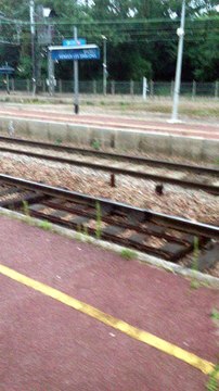 Départ d'une UM Z5600 + Z20500 livrée Transilien