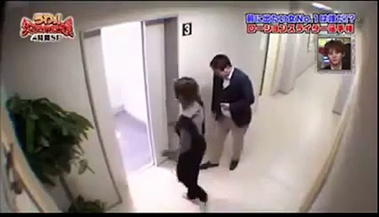 Japanese Lift Prank   LOL!