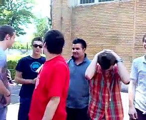 Baza americana cu un mare ratat care vrea si el sa joace=))))))