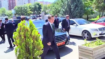 Başbakan, Alparslan Türkeş’in mezarında dua etti