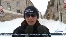 Neve da record: a Capracotta si esce dalla finestra