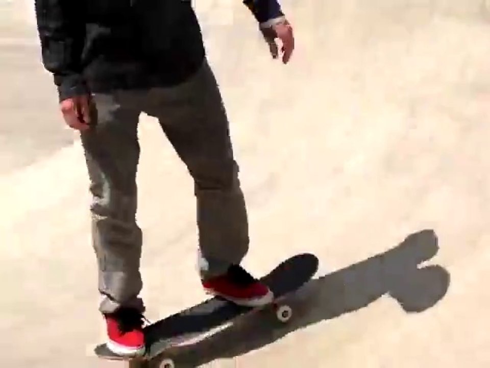 'The Back Pocket Beginners Bible: Extended' - Transition video tutorial 1: Blunt Fakie