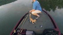 Pêche au « poisson-chat » dans une rivière