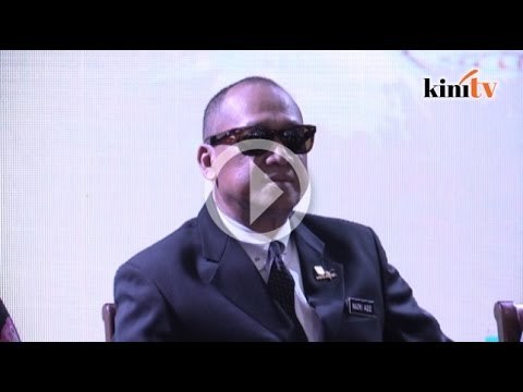 Nazri sindir Mahathir, orang tua tak boleh baling bom