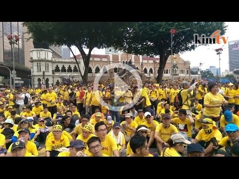 4.15pm: Dataran Merdeka - Peserta bernyanyi bersama