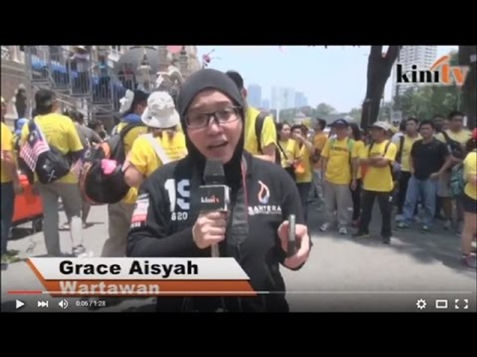 1.30pm: Dataran Merdeka - Ribuan mula berarak