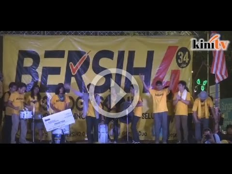 Persembahan pentas hiburkan peserta BERSIH