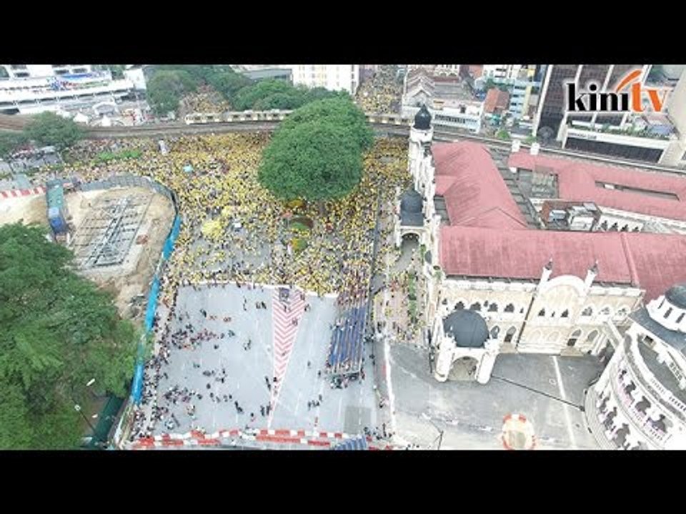 A sea of yellow fills downtown Kuala Lumpur
