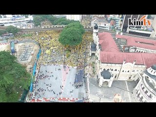 A sea of yellow fills downtown Kuala Lumpur