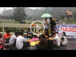 Mahasiswa berdemo, enggan surai tanpa jawapan Najib