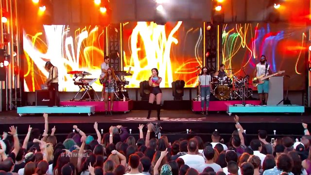 Demi Lovato Performs Neon Lights