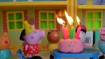 Pig George da Familia Peppa Pig no Seu Aniversario Completo em Portugues DISNEY Toptoys